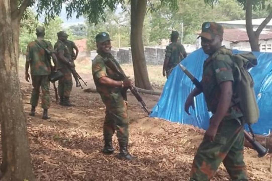 Les soldats de l’Armée congolaise engagés dans la traque contre les rebelles Mobondo dans la province de Kwango [photo d’illustration]