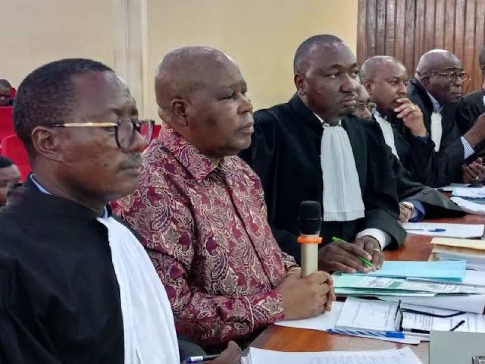L'ancien ministre d'État au développement rural François Rubota accompagné de ses avocats à la cour de cassation