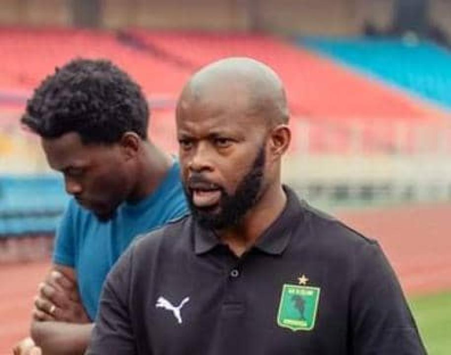 L'entraîneur de VClub, Youssouph Dabo lors d'une séance d'entraînement, au Stade des Martyrs.