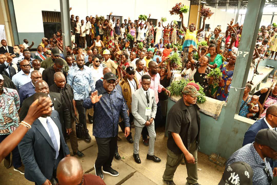 Le chef de l'État Félix Tshisekedi lors de sa visite au marché moderne à Tshikapa, lundi 30 décembre 2024