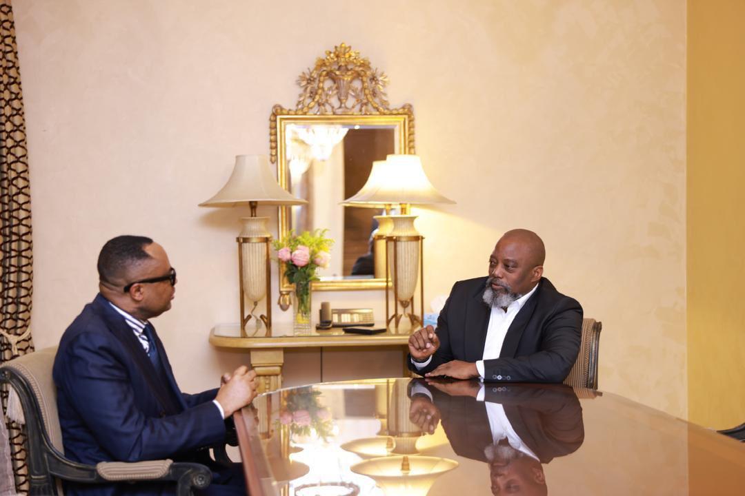 L'opposant congolais Claudel Lubaya et l'ancien président Joseph Kabila, à Addis-Abeba