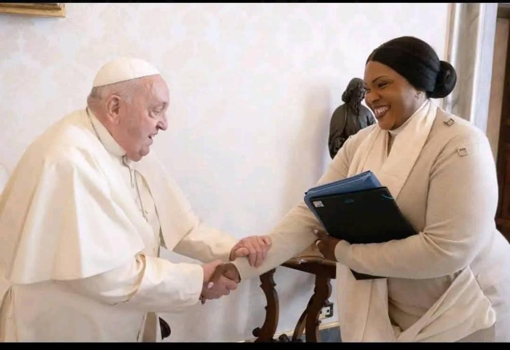 Le pape François et Fifi Masuka, gouverneure du Lualaba