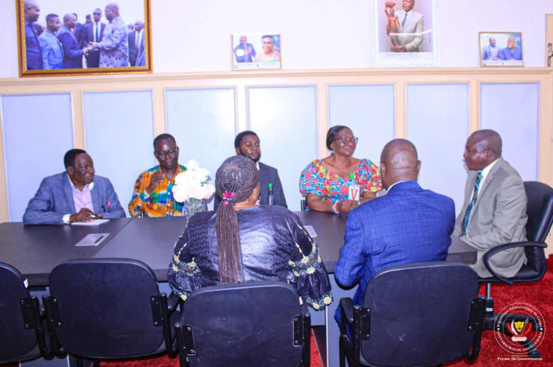 Le gouverneur du Kasaï central Joseph Moïse Kambulu lors d'une audience accordée aux membres du fonds national de promotion de service social, lundi 13 janvier 2024