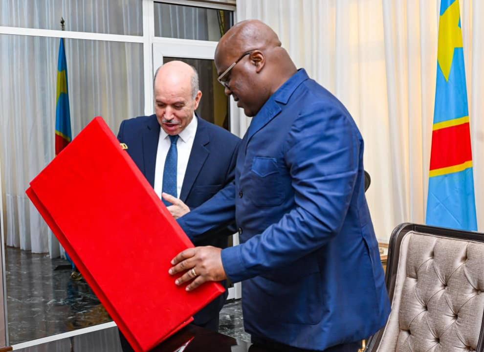 Le chef de l'État Félix Tshisekedi et Monsieur Abdelhak Saihi, ministre de la santé et envoyé du Président algérien, mardi 14 janvier à la Cité de l'Union africaine