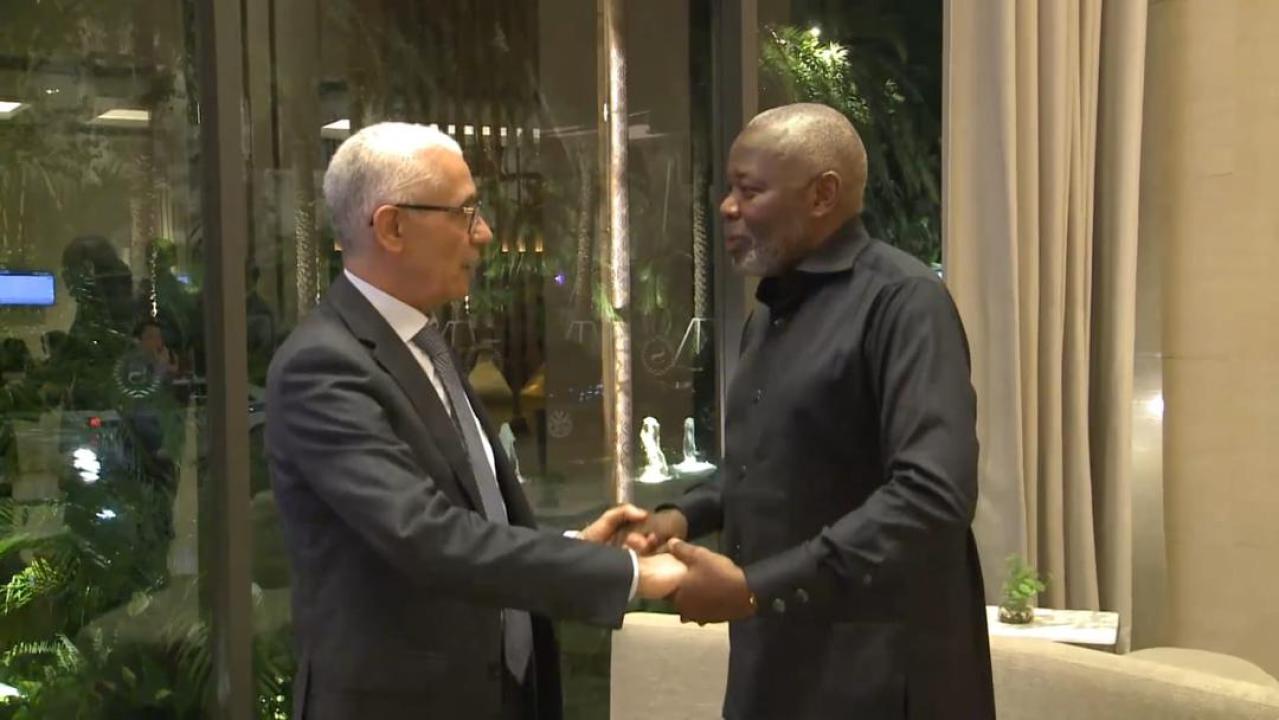 Le président de l'Assemblée nationale de la RDC Vital Kamerhe et Hilarion Etong, président de l'Assemblée parlementaire de la Francophonie, mardi 21 janvier au Vietnam