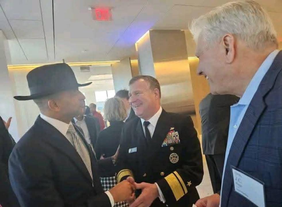 Moïse Katumbi et quelques dignitaires américains, à l'intérieur du Capitole, à Washington DC.