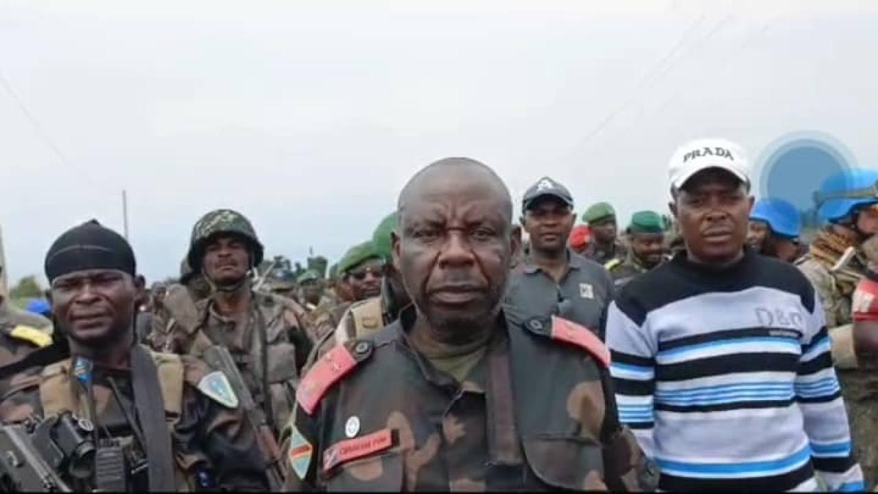 Le Gouverneur militaire du Nord-kivu Peter Cirimwani lors d'une descente à Sake ce jeudi 23 janvier 2024