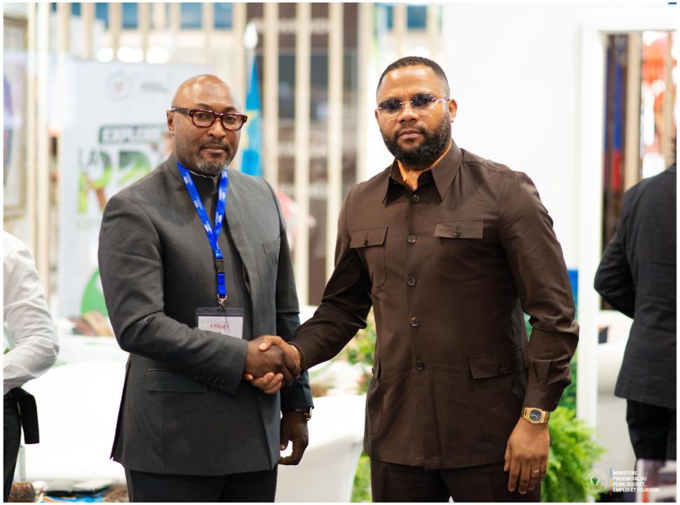 Le ministre provincial du tourisme Jésus Noël Sheke et Guylain Tshibamba, Directeur général de «ICÔNE CREA», à la 45è Édition du FITUR à Madrid.