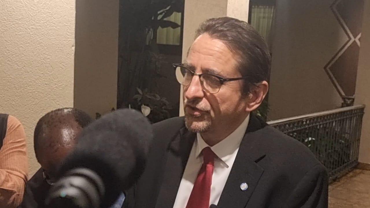 Bruno Lemarquis,  coordonnateur humanitaire en RDC devant la presse, à l’hotel Serena de Goma. Photo: Opinion-info.cd