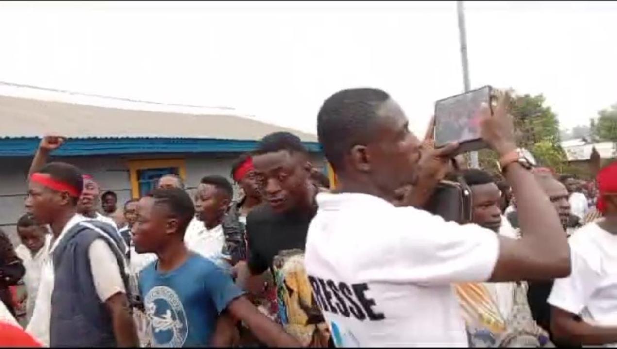 La population de Biakato en marche de soutien aux FARDC et Wazalendo dans la guerre contre l’agression rwandaise
