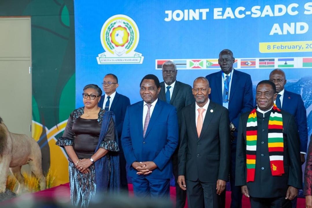 La Première ministre Judith Suminwa à l'extrême gauche de la photo