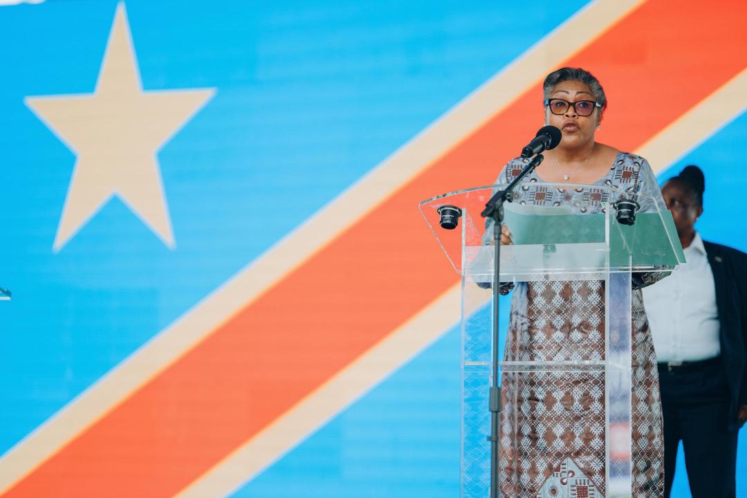 La Première ministre Judith Suminwa s'adressant aux croyants lors du culte œcuménique organisé à Kinshasa