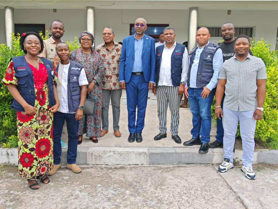 Docteur Christian Ngandu, Coordonnateur du Cousp entouré des quelques participants à l'atelier