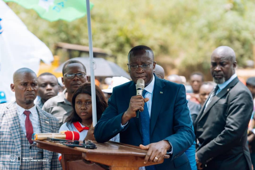 Le VPM Daniel Mukoko Samba s'adresse à la population de Mbanza-Ngungu