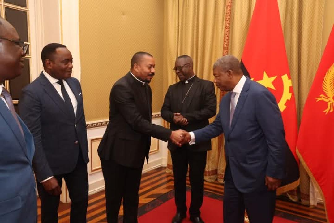 Les Chefs religieux congolais et le Président angolais Joao Lourenço.