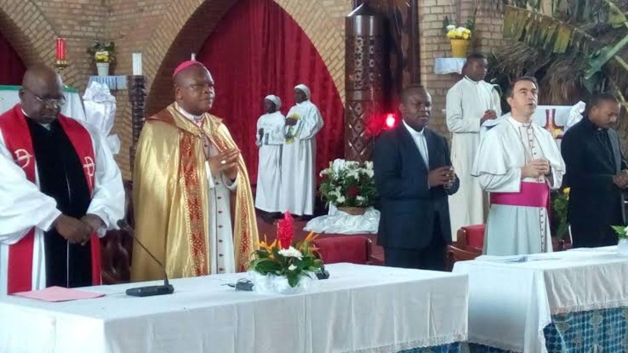 Cardinal Ambongo Fridolin et le Révérend André Bokundoa lors d'un culte œucumenique pour la paix en 2018