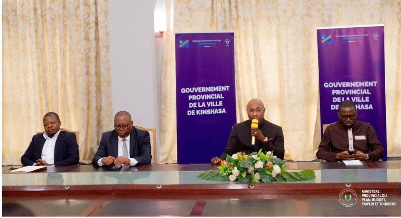 Claude Tangola, Jean-Chretien Ekambo, Jésus-Noël Sheke, et Israël Mutala, dans la salle Kin-Malebo de l'hôtel de ville.