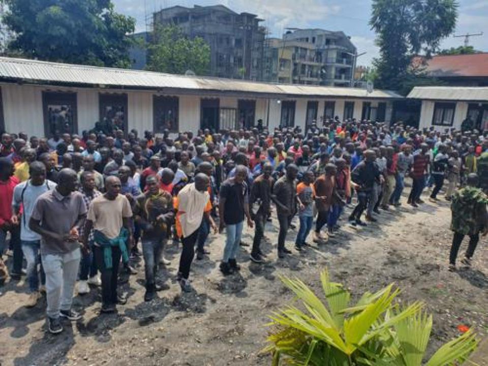 Quelques jeunes congolais volontaires lors de l'opération de recrutement au sein de FARDC