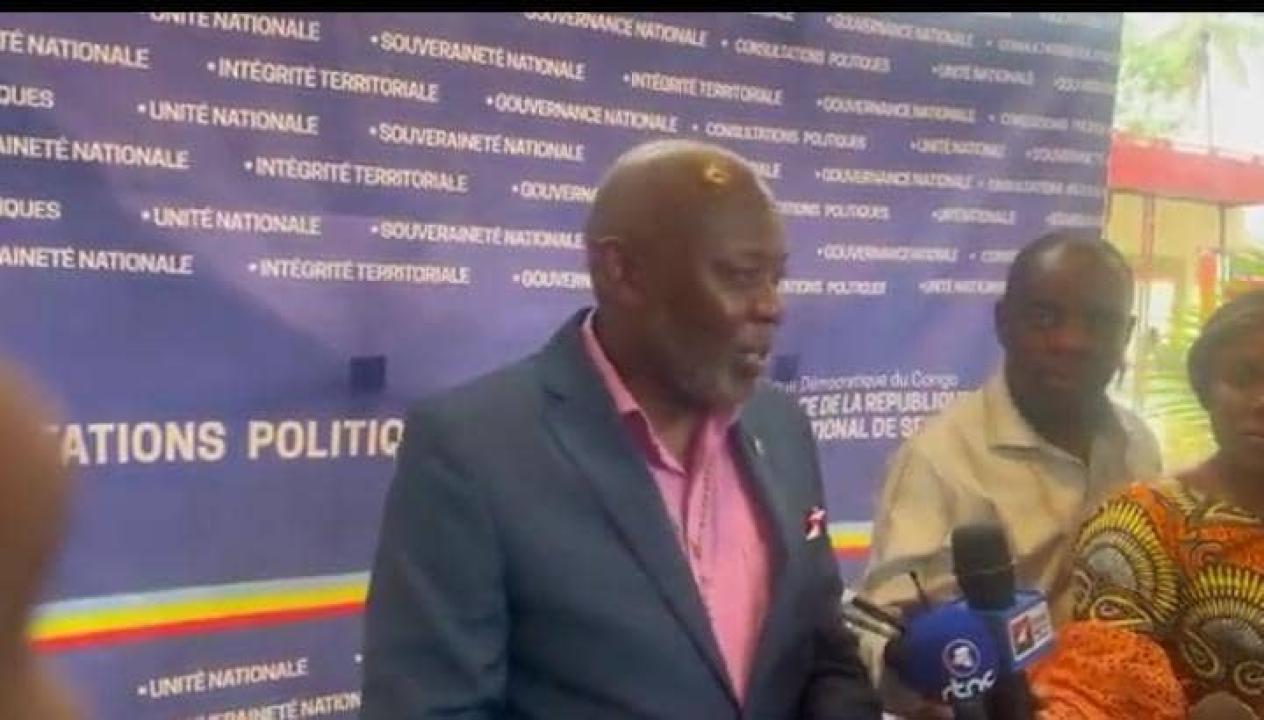 Le speaker de la chambre basse du parlement Vital Kamerhe à l'issue de son échange avec le Conseiller special du chef de l'État en matière de sécurité, Désiré Casimir Eberande, ce lundi 24 mars