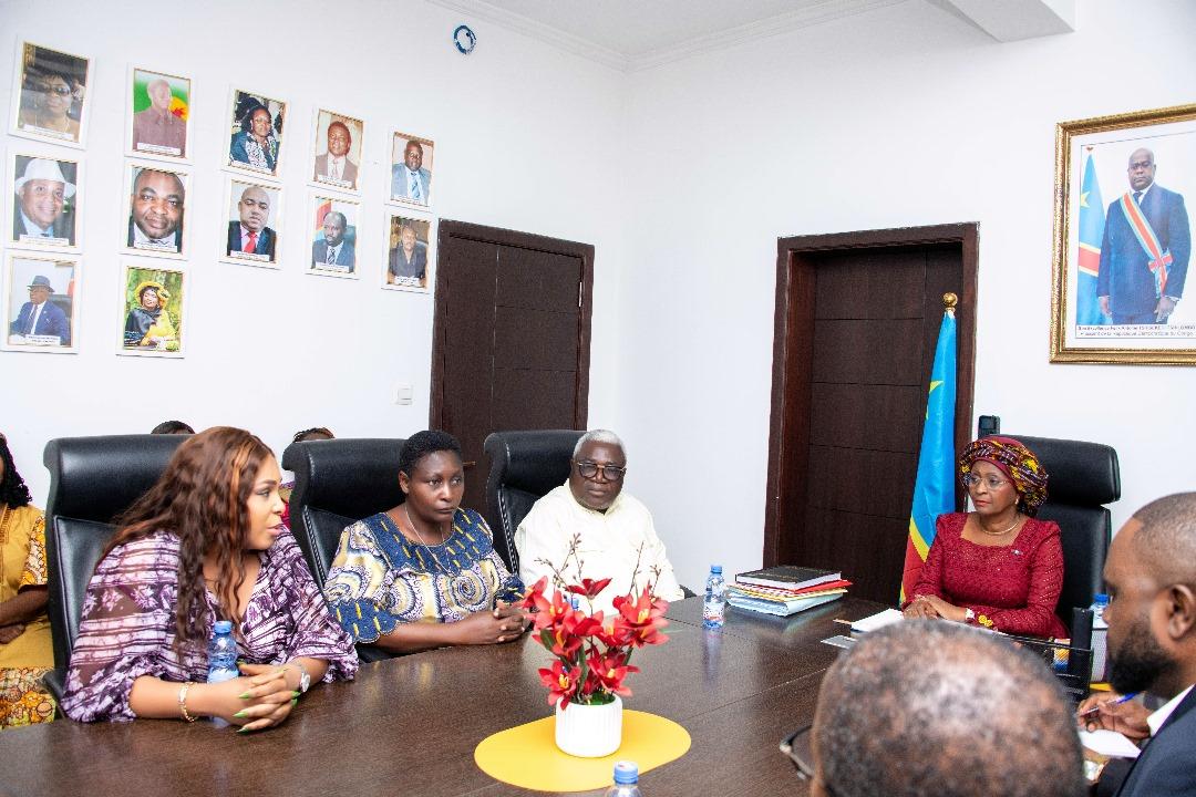 La ministre Aziza Munana lors de la rencontre avec quelques femmes leaders, lundi 25 mars 2025