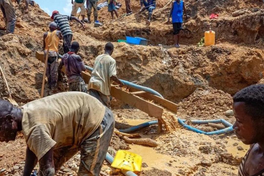 Des exploitants artisanaux dans une mine au Nord-Kivu