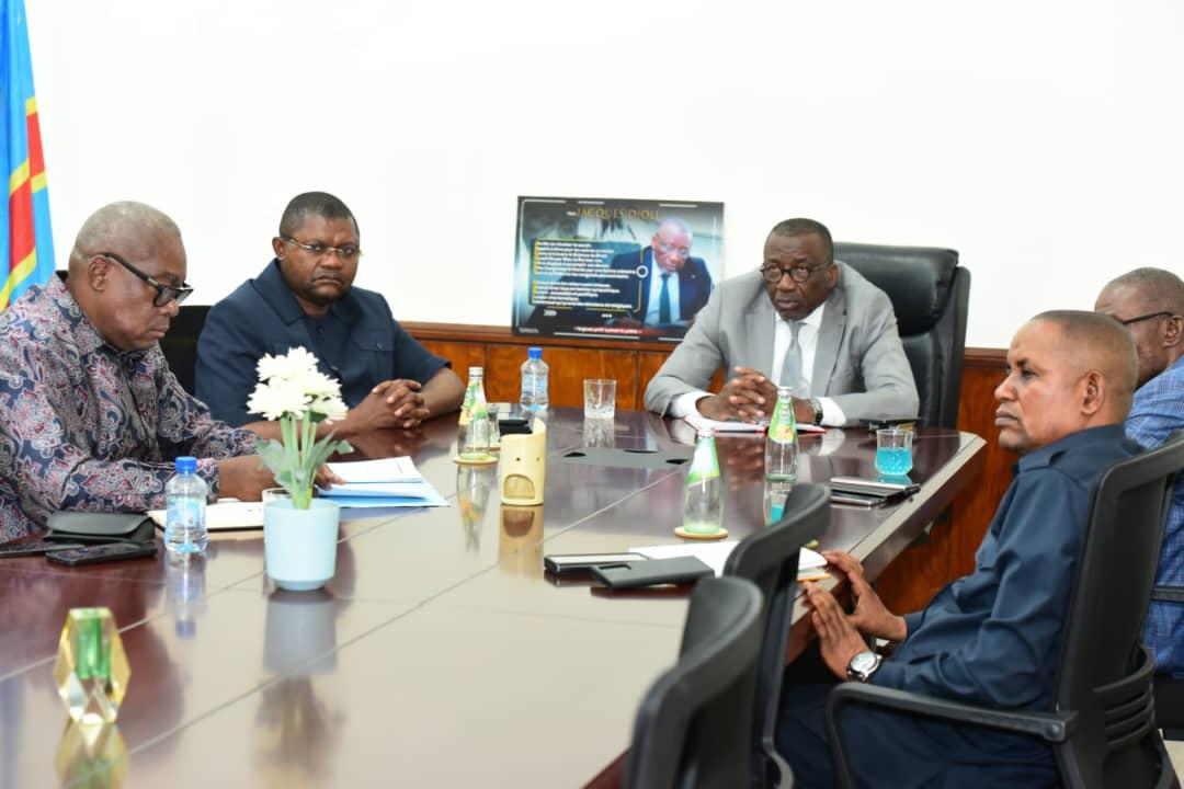 Les élus nationaux de la Tshuapa lors d'une réunion avec le Rapporteur Jacques Djoli et le DG du BCECO, vendredi 28 mars 2025