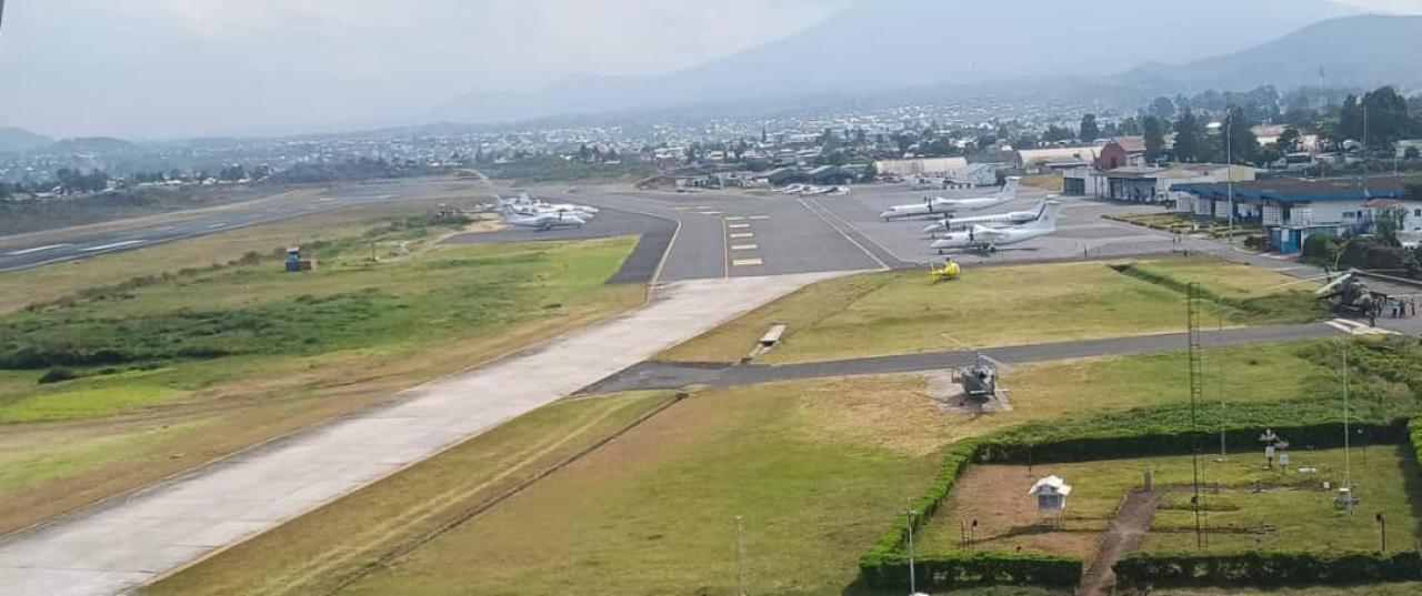 Vue de loin du tarmac et piste d’atterrissage de l’aéroport international de Goma [photo d’illustration]