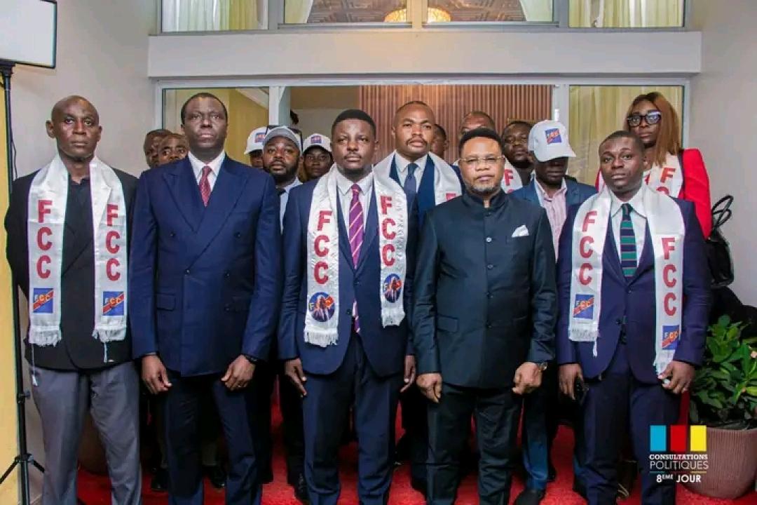 Le Dircab du PR , Professeur Eberande et quelques membres du FCC