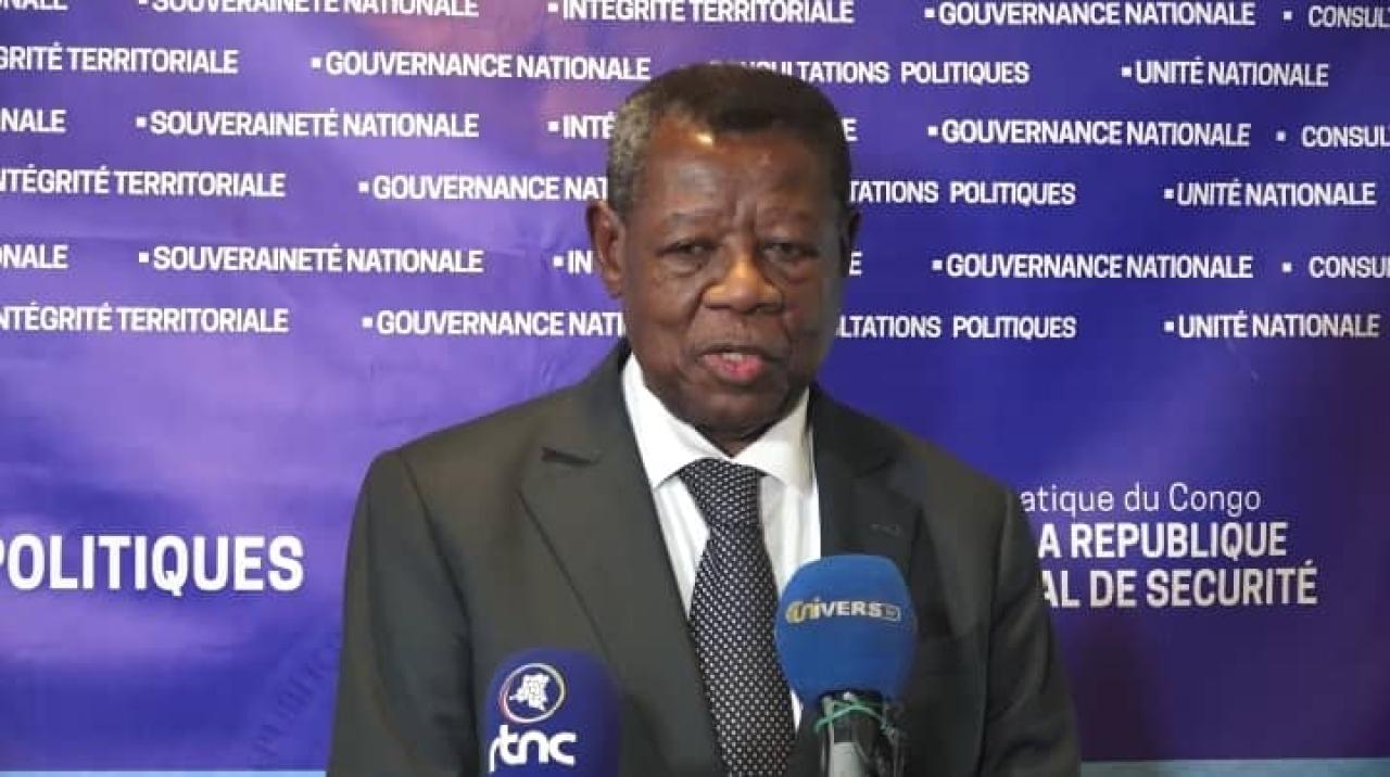 Consultations politiques : Lambert Mende invite Félix Tshisekedi à laisser les portes ouvertes
