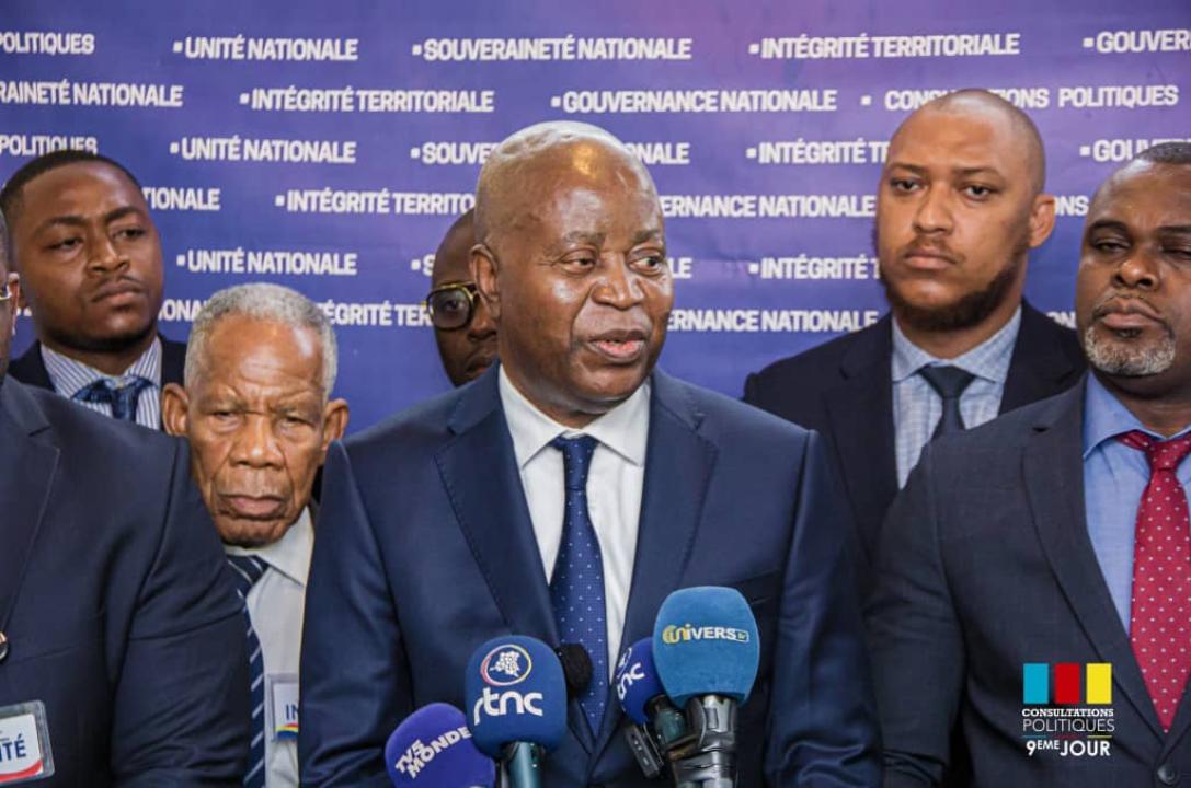 Adolphe Muzito après des consultations politiques avec Eberande Kolongele, conseiller spécial du Président Félix Tshisekedi en matière de sécurité