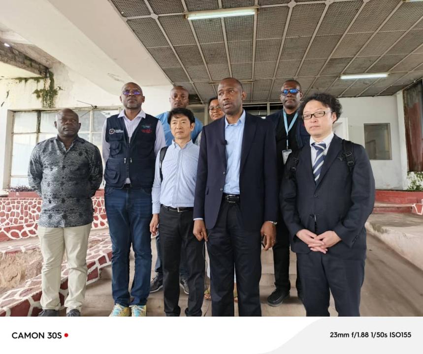Le DG de l'INSP, Dieudonné Mwamba entouré du coordonnateur du COUSP et les membres de la délégation stratégique du GHIT