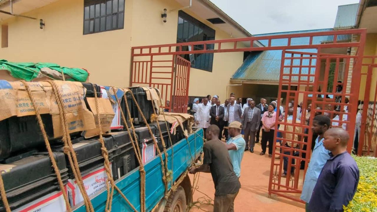 Les cliniques de l’Université Catholique de Graben de Butembo dotées d’un laboratoire mobile de diagnostic du Mpox par l’EAC