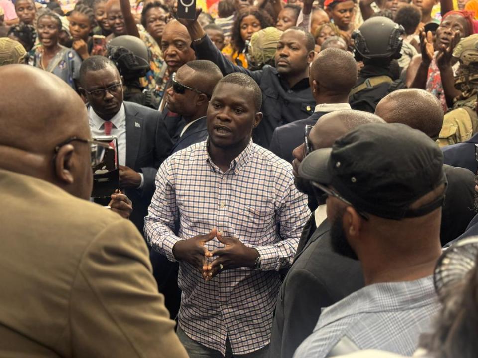 Le chef de l'État, Félix Tshisekedi lors de sa visite aux sinistrés logés au stade des martyrs, lundi 07 avril 2025