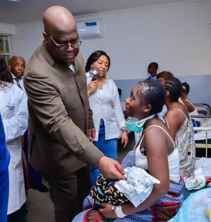 Le Couple présidentiel a visité, lundi 07 avril 2025, au Centre de santé Vijana, les sinistrés de récentes inondations à Kinshasa