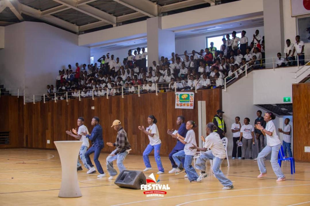 Des élèves qui font de la danse au gymnase de la PNC à Kinshasa [photo d'illustration]