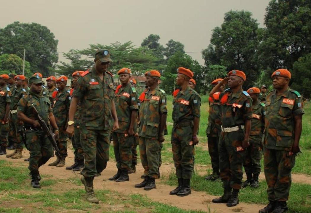 De retour de Kwango, le général-major Padiri Muhizi Jonas accueilli par des officiers militaire lors de son arrivée à Kikwit