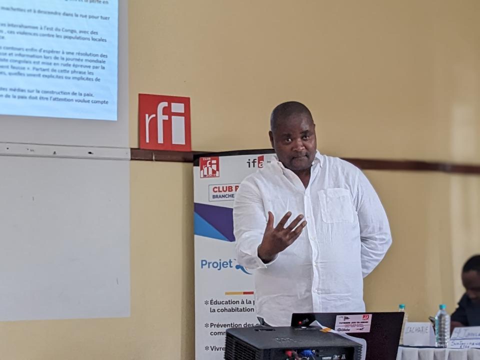Tuver Wundi, expert en communication, formateur en journalisme et représentant de Journalistes en Danger (JED) au Nord-Kivu lors de la formation [photo d'illustration]