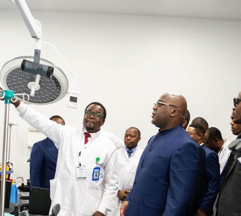 Le chef de l’Etat Félix Tshisekedi visite les grandes salles du laboratoire moderne du Centre hospitalier Tshisekedi Tshilombo
