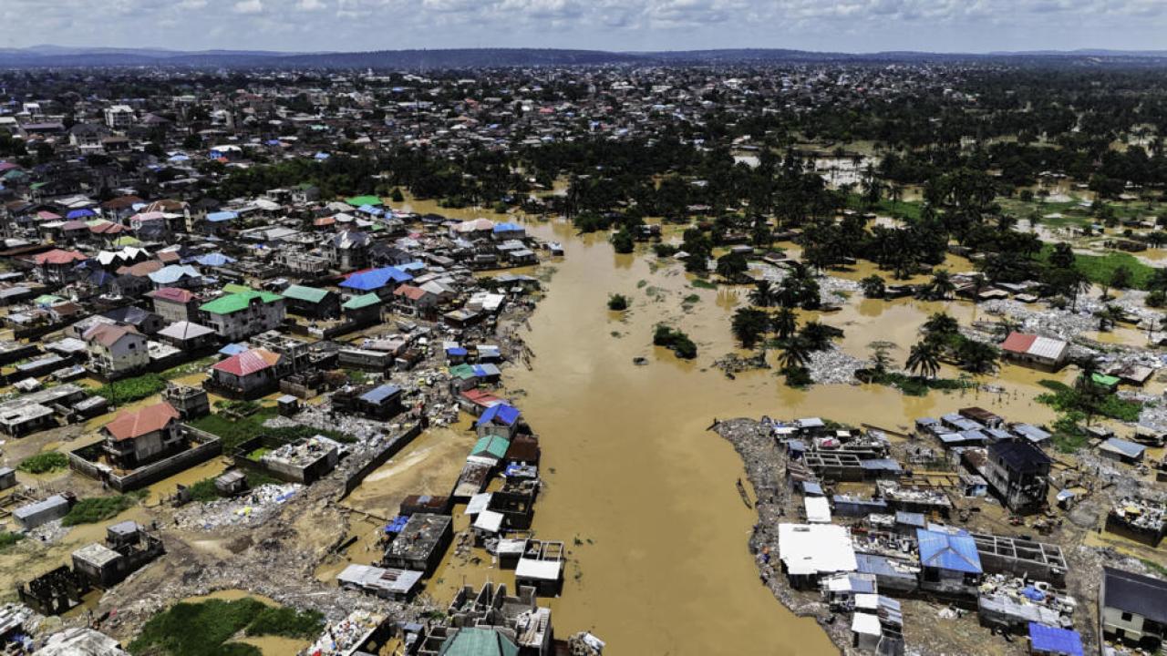 Un quartier de Kinshasa inondé après les pluies diluviennes