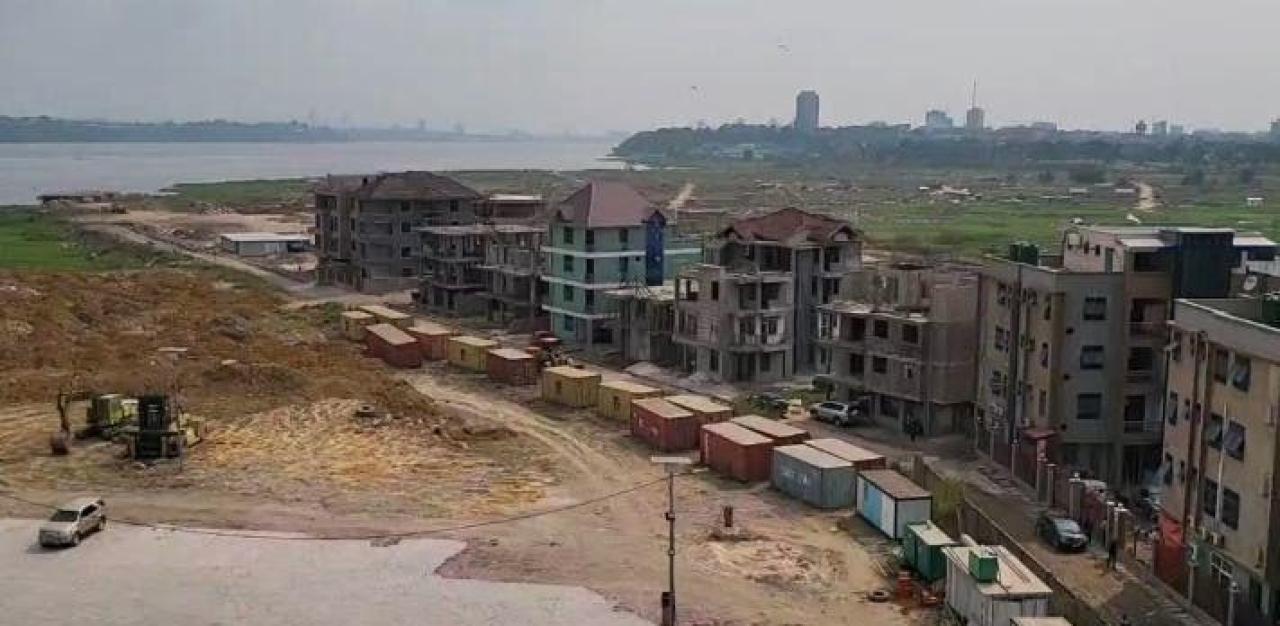 Vue aérienne de la baie de Ngaliema à Kinshasa