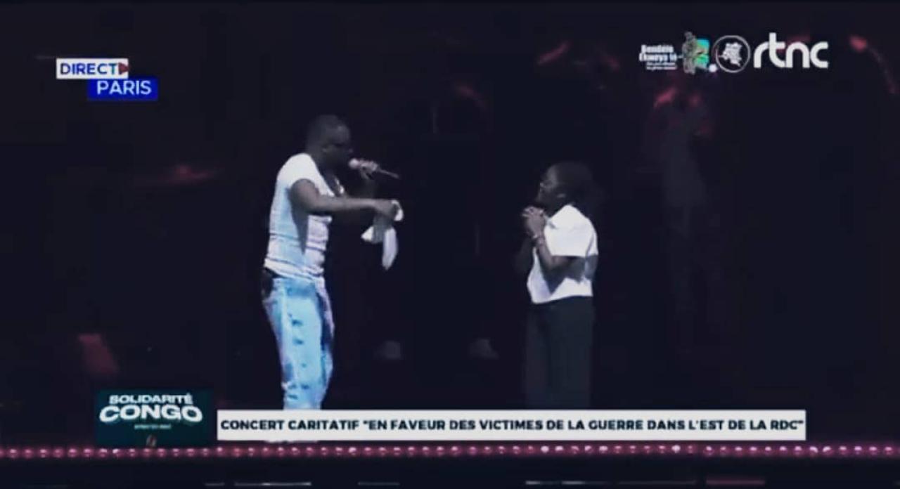 Gims et Gloria Bash au podium lors du concert "Solidarité Congo" à l’Accor Arena de Paris en France