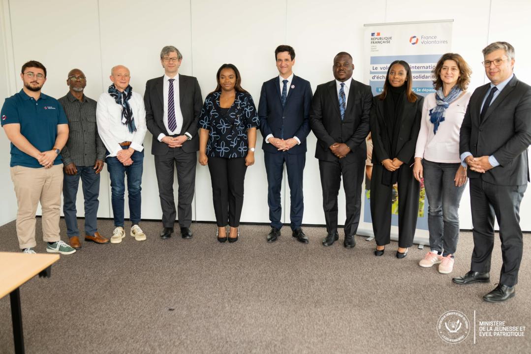 La ministre congolaise de la Jeunesse et de l'Éveil Patriotique, Noëlla Ayeganagato au d'autres personnalités de la France [photo d'illustration]