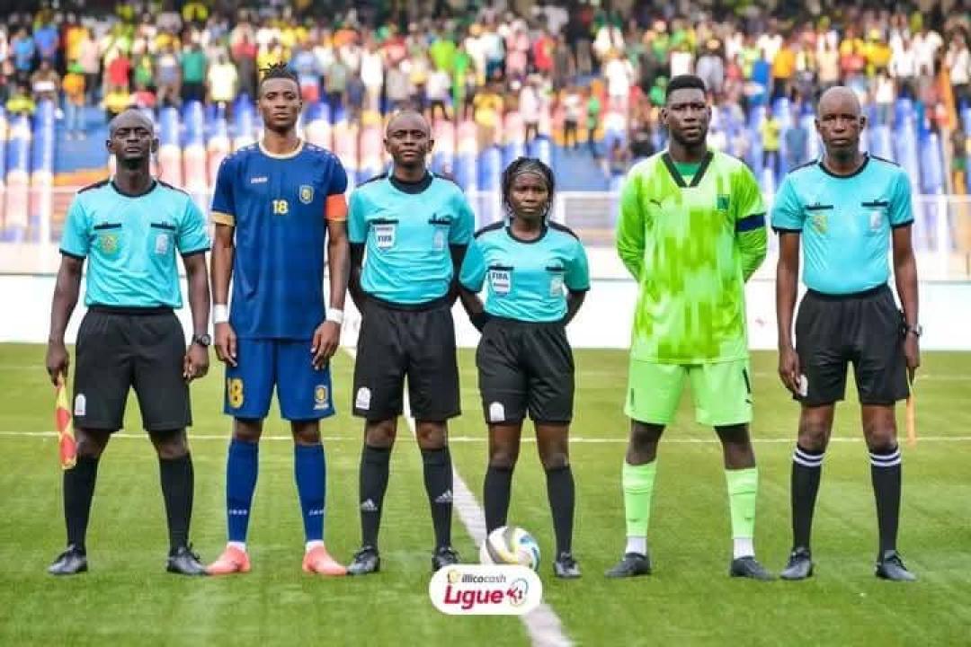 Les officiels du match VClub-Aigles du Congo, et les capitaines de deux équipes. [ Photo d'illustration ]
