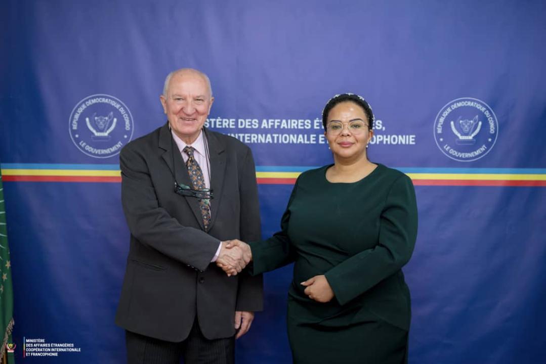 De gauche à droite, Miroljub Jevtic et Thérèse Kayikwamba Wagner, respectivement ambassadeur de la Serbie en RDC et ministre d'État rd-congolais en charge des Affaires étrangères