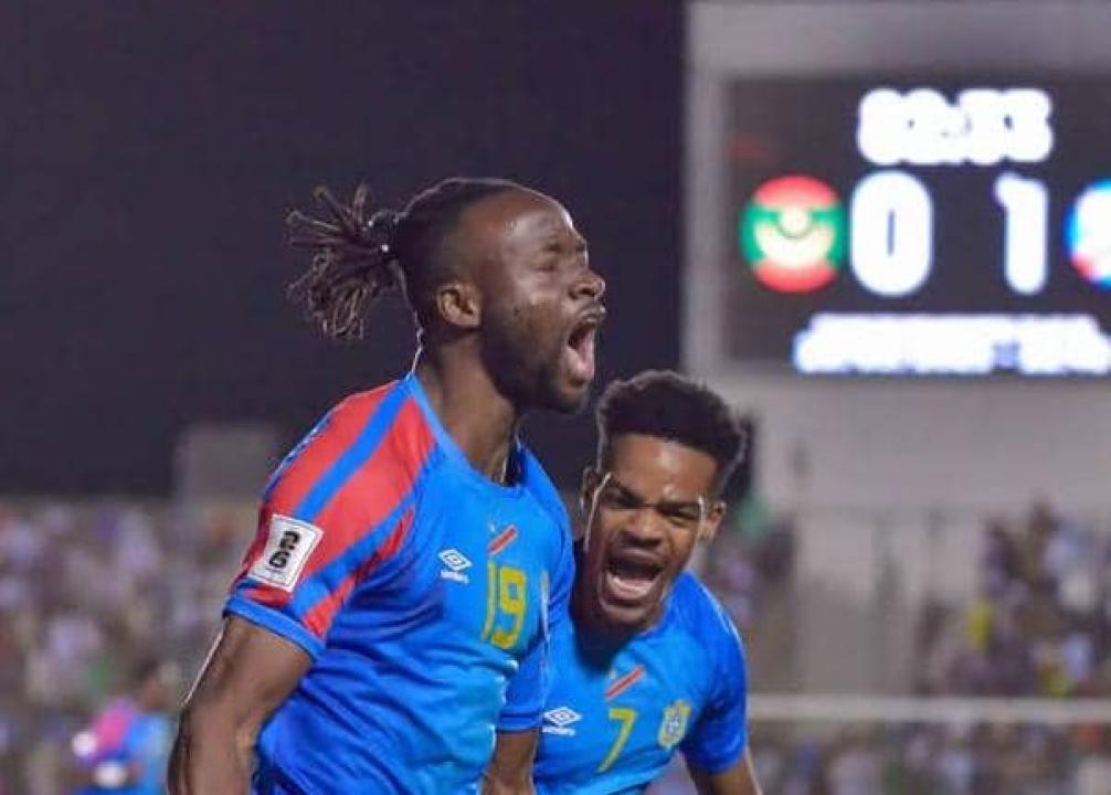 Fiston Mayele et Grady Diangana en pleine célébration d'un but. [Photo d'illustration]