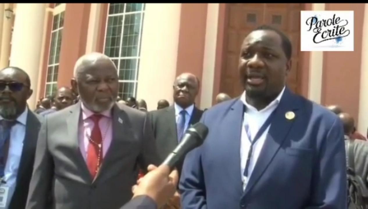 Le député angolais Raphaël Savimbi au côté du président de l'Assemblée nationale congolaise Vital Kamerhe