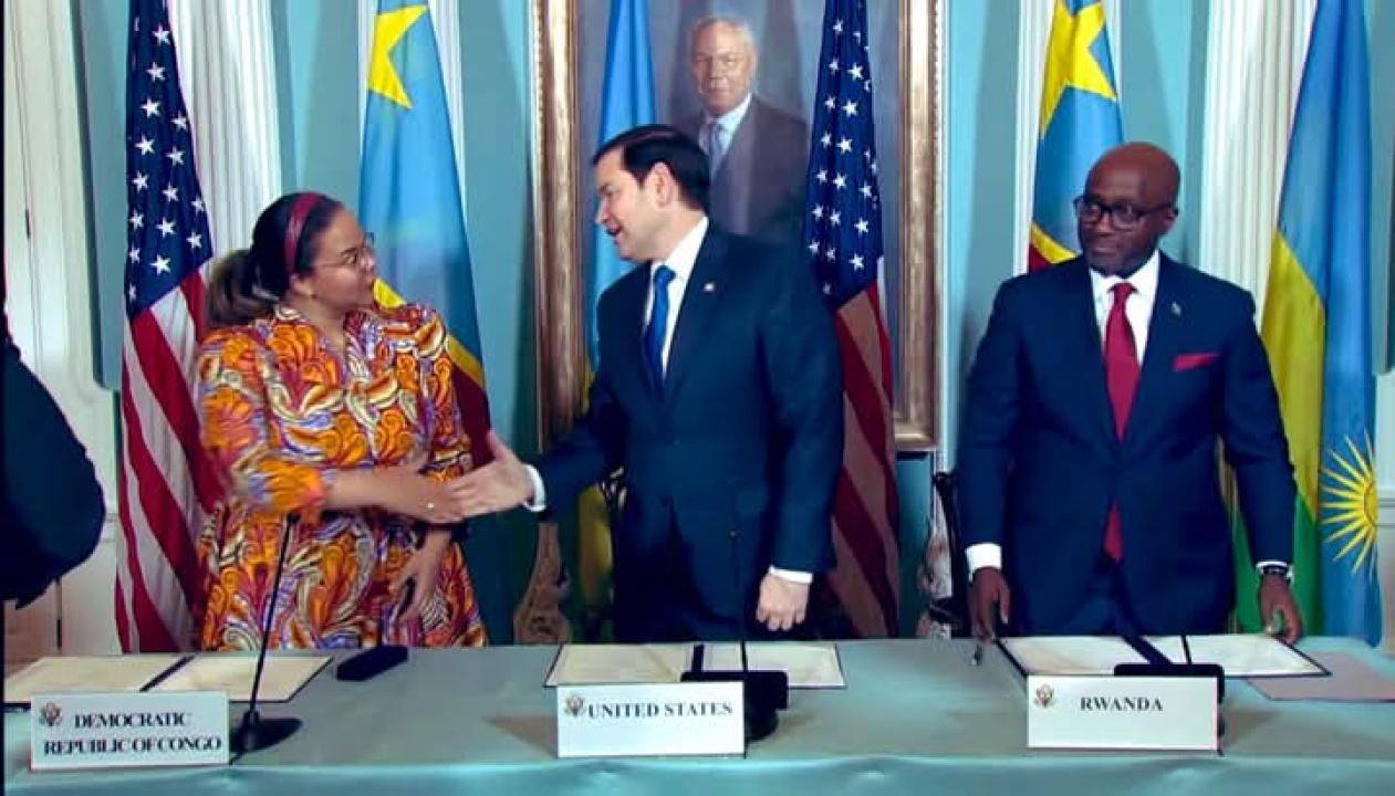 De gauche à droite, Thérèse Kayikwamba, Marco Rubio et Olivier Nduhungirehe, respectivement ministres des Affaires étrangères de la RDC, des USA et du Rwanda