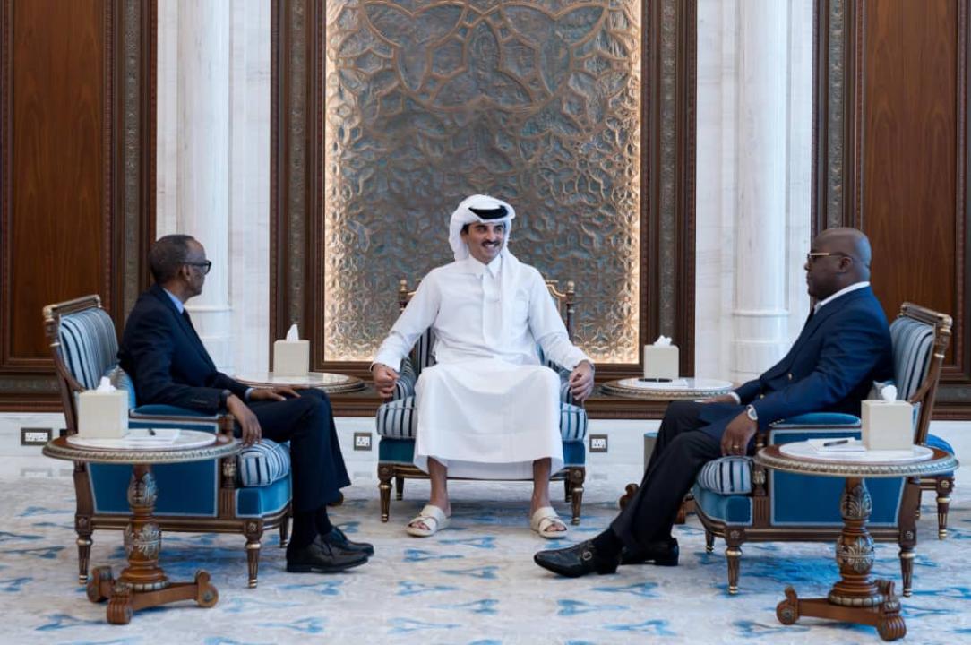Le chef de la RDC Félix Tshisekedi et son homologue rwandais Paul Kagame lors d'une rencontre sous la médiation de l'émir du Qatar