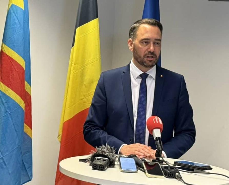 Le VPM belge Maxime Prevot lors d'un point de presse ce lundi 28 avril à Kinshasa
