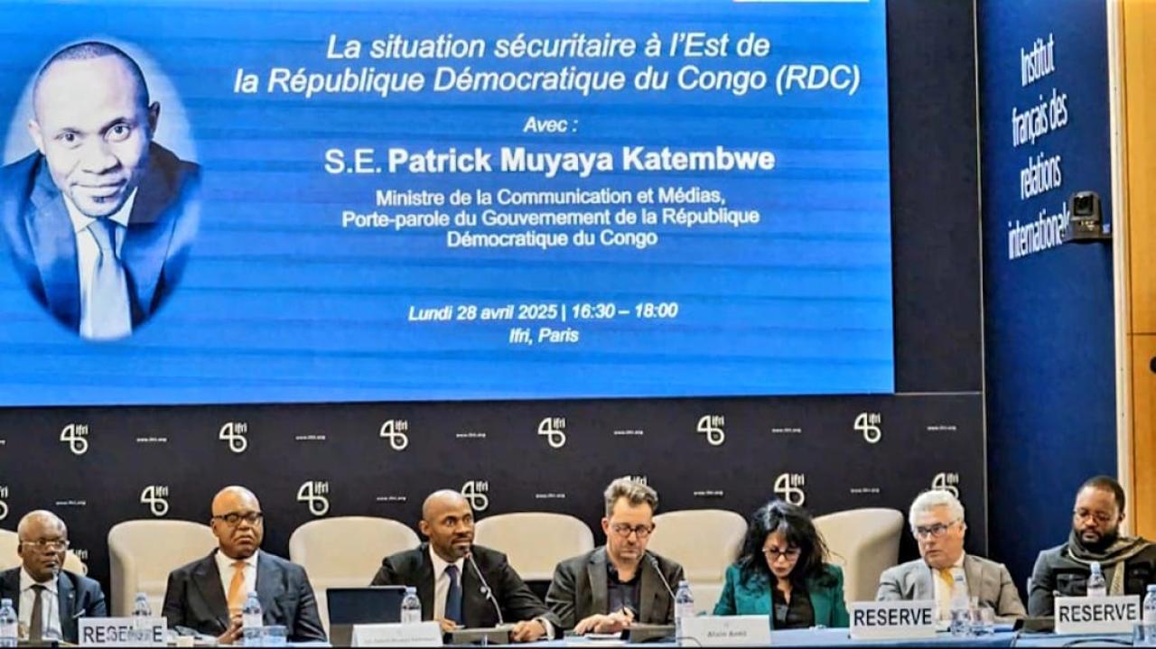 Le ministre congolais Patrick Muyaya dans une conférence à l’Institut français des relations internationales de Paris